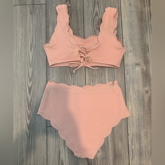 Pink scalloped high-waisted bikini - Picture 2 of 4